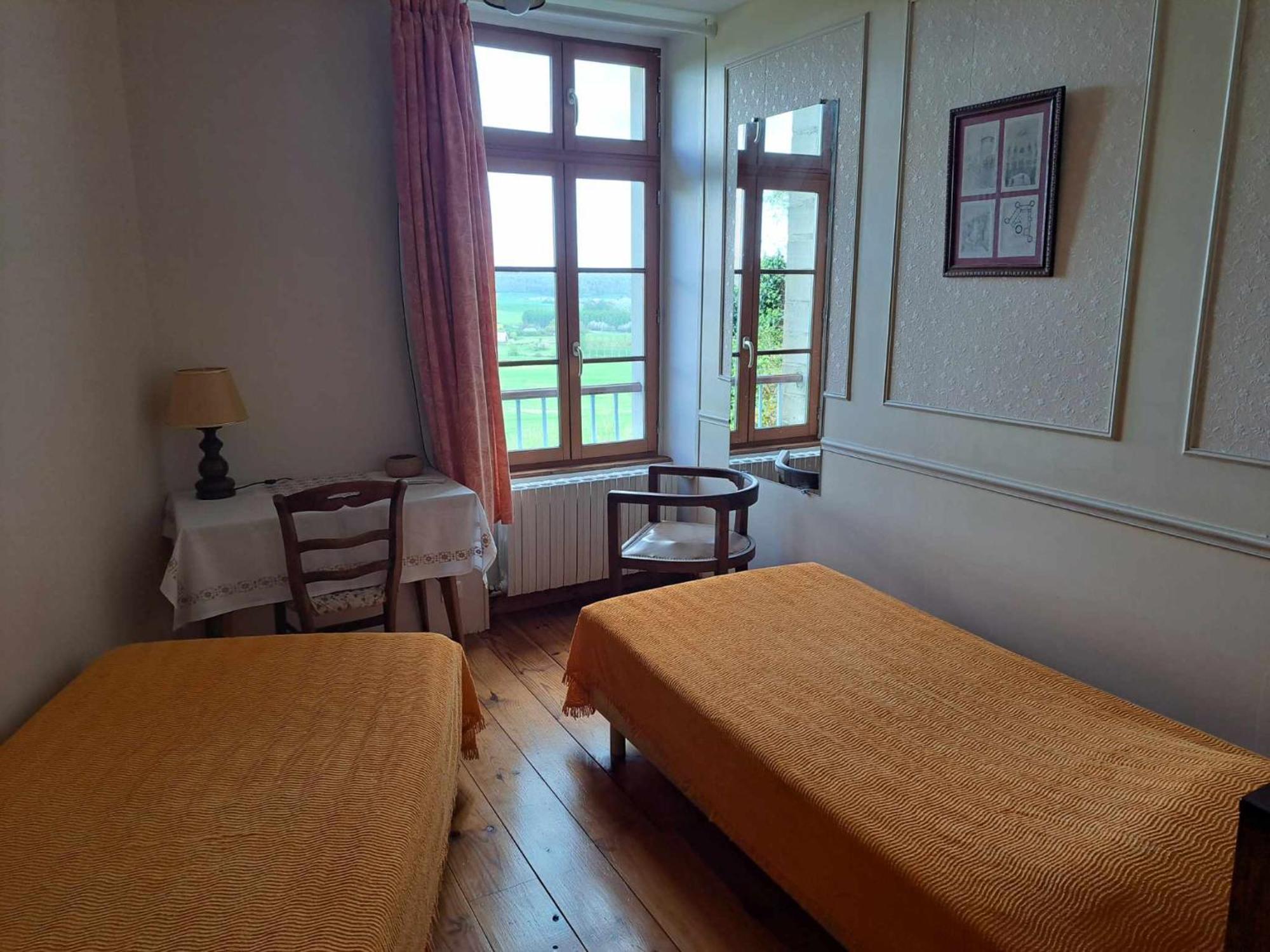 Location A Coucy Le Chateau Esterno foto